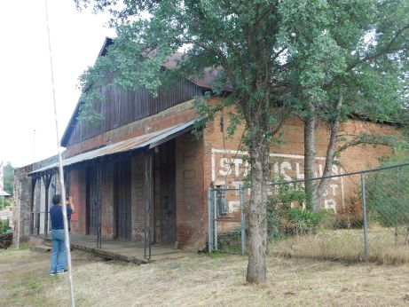 [Picture of Old fart ruins shot]